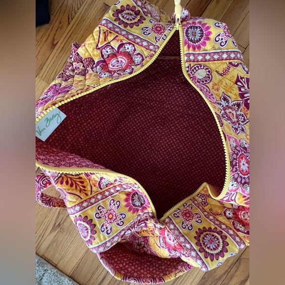 Large & Small Vera Bradley duffel bags - Picture 6 of 6